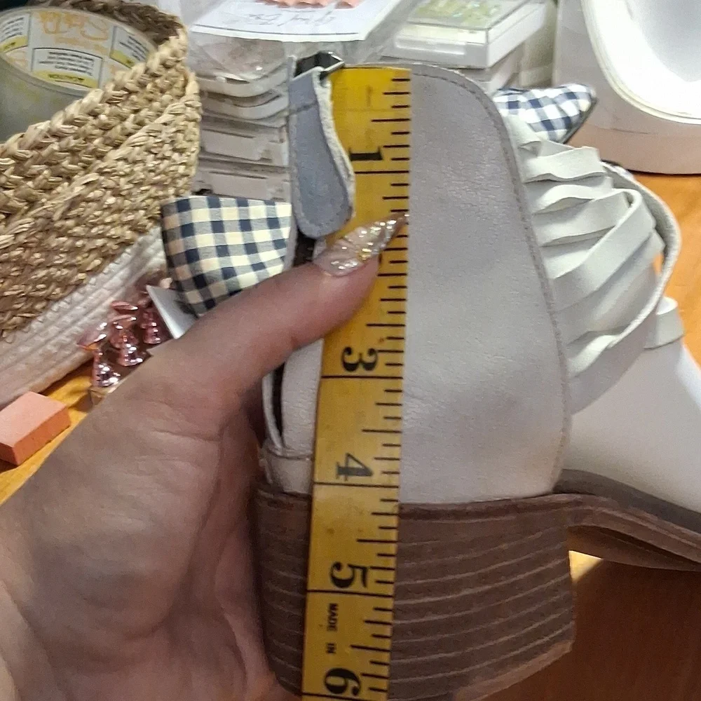 Geewawa Elegant Beige Strappy Sandals Size 8.5